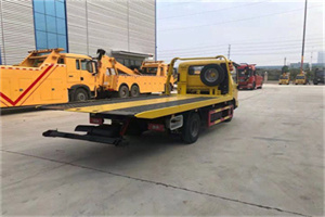 定安非事故拖车